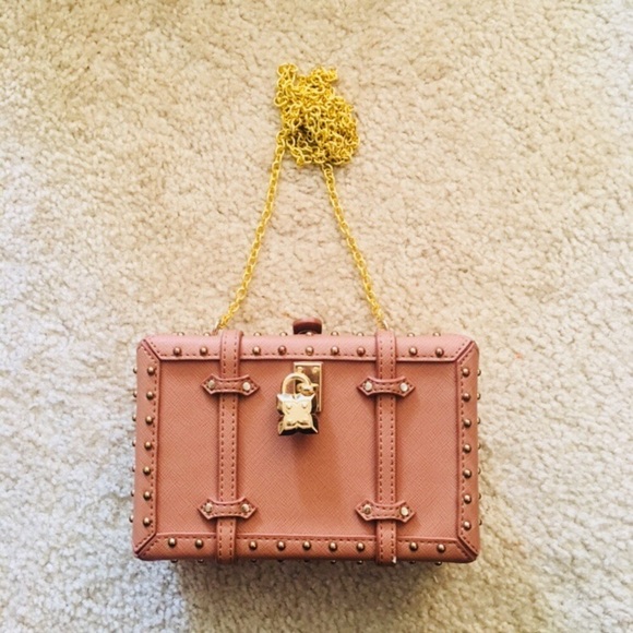 BCBGMaxAzria Handbags - Almost New BCBG Cute Trunk Clutch. Superb👌